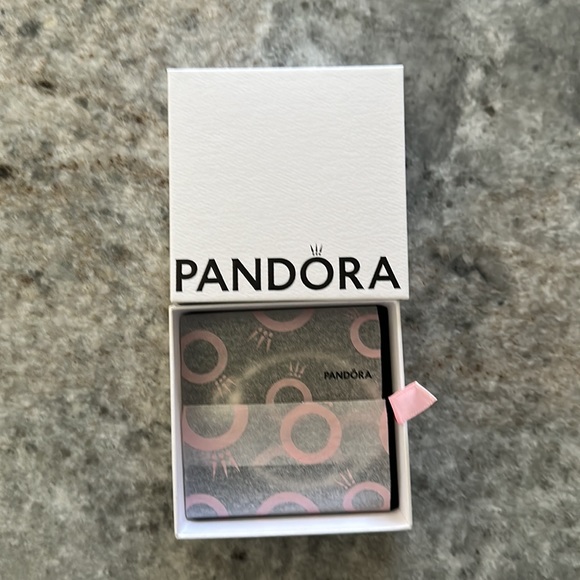 NEW in box PANDORA bracelet - Picture 2 of 3